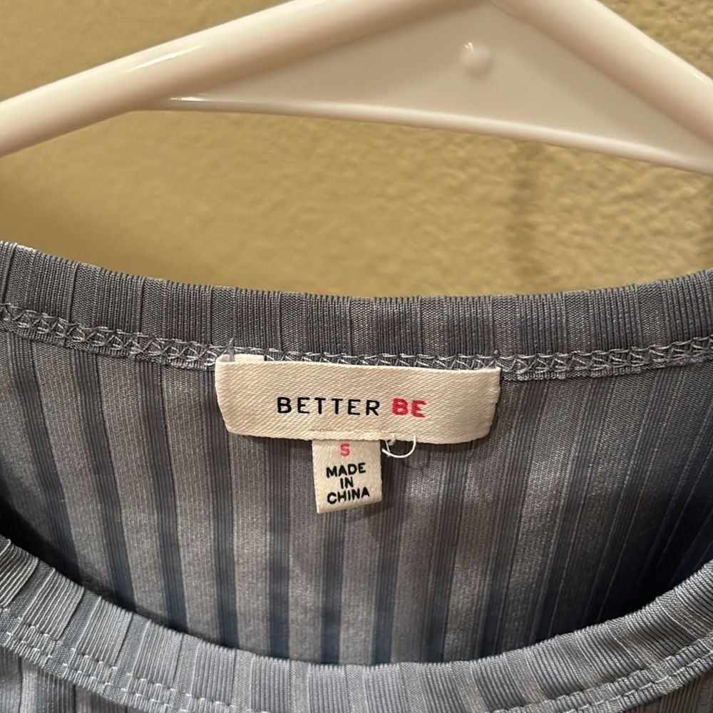 Better Be woman's silky baby blue striped shirt with a cut out in the back - Picture 5 of 12
